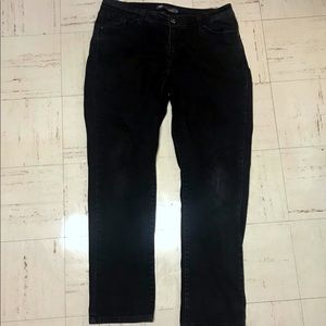 Black Levi’s skinny jeans